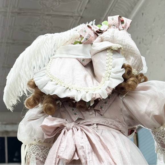 Beautiful Vintage Signed Limited Edition Tall Porcelain Victorian Doll - Picture 7 of 9